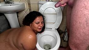 Bu iri memeli kızı ırklararası derlemede yüzüne işenirken izle