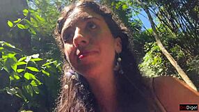 Sperma i ansiktet i omklädningsrum sen cumwalk vid vattenfallet 😏