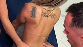 Három ellen egy, szerencsés srác basz három dögös pajtársát áttetszőben és x-redben!