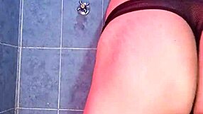 Modelando Tanguita De Sat�n Em Lingerie