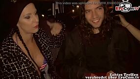 öffentliches straßencasting - junges schleppt fremde männer ab