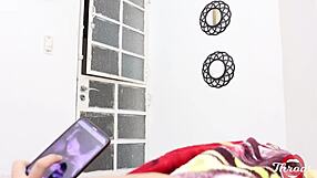 Minha madrasta decidiu me fazer um belo boquete