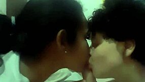 sexo casero voy a la casa de mi tia de visita y pasa esto en la habitacion de mis primos