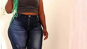 Wow, check out this milf's big bumbum!