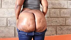 Wow, check out this milf's big bumbum!