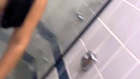 Ella tiene ganas de follarme y me convenci� envi�ndome una foto desnuda en whatsapp