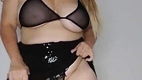 ויווי גודז חולקת רגע לוהט עם בעלה כשגבר נוסף נכנס