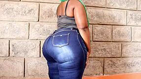 Wow, check out this milf's big bumbum!