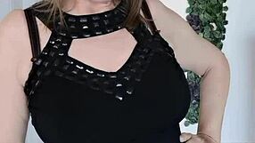 Hey, stepmother is teasing stepson with huge breasts and seducing him 😏💋