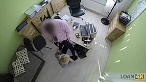 Marvelous teen spreads tiny legs for cash