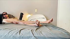 watch her stroke suck on that vibrating toy solo