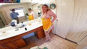 Žhavá manželka šuká řemeslníka za levnou opravu