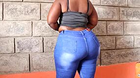 Wow, check out this milf's big bumbum!