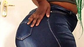 Wow, check out this milf's big bumbum!