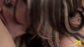 Tiga Cewek Lesbian Cum Setelah Aksi Dildo