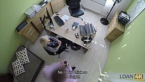 Marvelous teen spreads tiny legs for cash