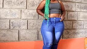 Wow, check out this milf's big bumbum!