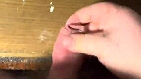 Lihat kontol kecil 18+ ditindikku, katanya