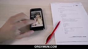 למה לא לקטוף את הפרי של כוס עסיסי של אמא חורגת ולדפוק חזק מאחורה?