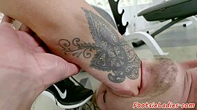 Watch this busty footfetish babe tittyfucking at the gym!