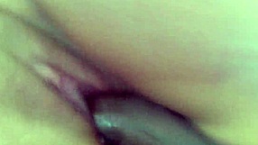 Gift kvinnas röv spridd för djup anal av makens polare