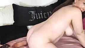 Kelly kendricks performs in a streamate private show