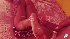 Intenzivna masaža srećnog kraja postaje vruća stopalo JOI akcija u spa