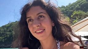 Procházka veřejnou pláží s kámoši po zábavě - cumwalk