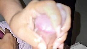 Relajación total esta cansada pero me masturba para complacerme?