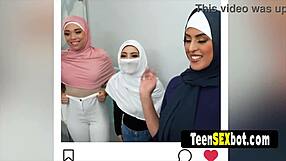 עקרות בית מנסות סקס קבוצתי בפעם ראשונה עם נער ערבי 18+ מציצה POV