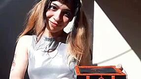 Bonneyuwu shows her 5 31 body while displaying cards in cosplay.