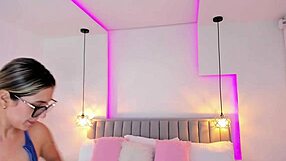 Valerynova performs on chaturbate with archive