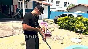 Esperei o Marido Sair para Dar pro Limpador de Piscina Completo no Red e Sheer