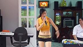 vietnam girl dancing at wedding