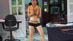 vietnam girl dancing at wedding