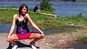 Flashing pussy in the city center