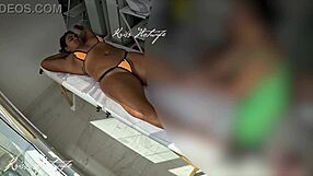 usei um biquíni todo socado na bucetinha para fazer uma massagem deliciosa