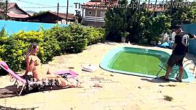 Esperei o Marido Sair para Dar pro Limpador de Piscina Completo no Red e Sheer