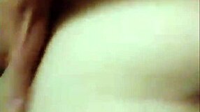 pensé que era mi marido quien me estaba follando cuando llegó a casa del bar pero trajo a su mejor amigo y se metió en mi cama