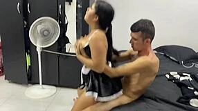 Me follo a mi hermanastra y me corro dentro de sus enormes tetas