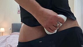 Apri La Bocca E Succhialo Tutto - Cazzo Duro E Sega Con Sborrata