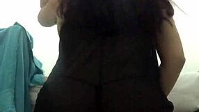 Unfaithful Mature Woman Records Her Ass and Gives Blowjobs