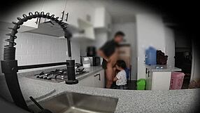 deje una camara escondida en casa de mi vecina ninfomana