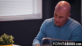 Pierced Nipples Hottie Kiarra Kais: Sloppy Deepthroat To Intense Doggystyle Fuck