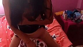 me encanta cabalgar mi almohada y tocarme mi vagina rosadita