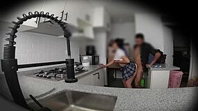 deje una camara escondida en casa de mi vecina ninfomana