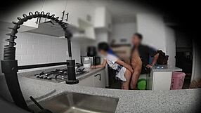 تركت كاميرا مخفية في بيت جارتي المنيوكة