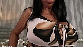 wiggle my saggy tits and masturbate