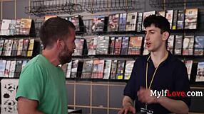 sarah arabic surprises a blockbuster guy with a blowjob 😏