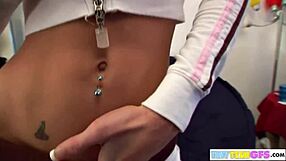 Brooke Skye Intensely Fingers Pussy Closeup